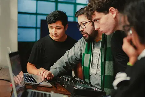 Estudios de Curso de DJ de música Urbana Inicial